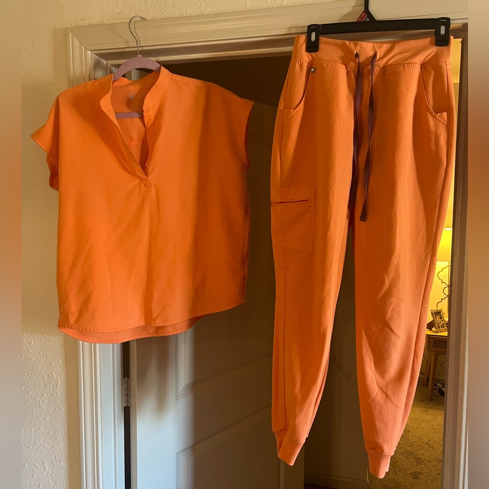 Figs Rafaela oversized top and Zamora high-wasted jogger set in color Papaya.